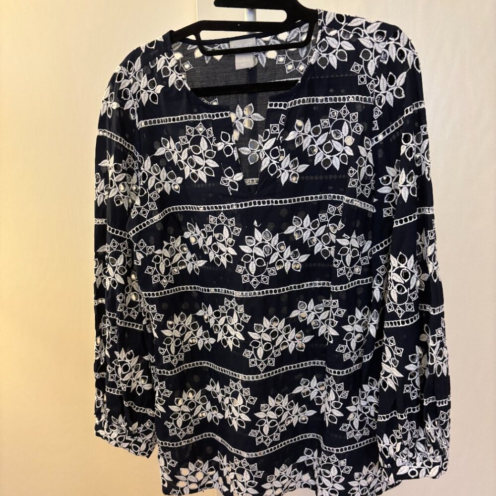 Chico’s White Blue Eyelet Puff Long Sleeve Shirt Top V neck Sleeve Size 0